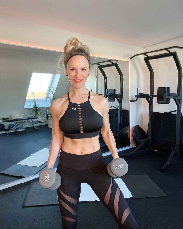 Dany Dobner, personal trainer, with dumbbells in her training studio